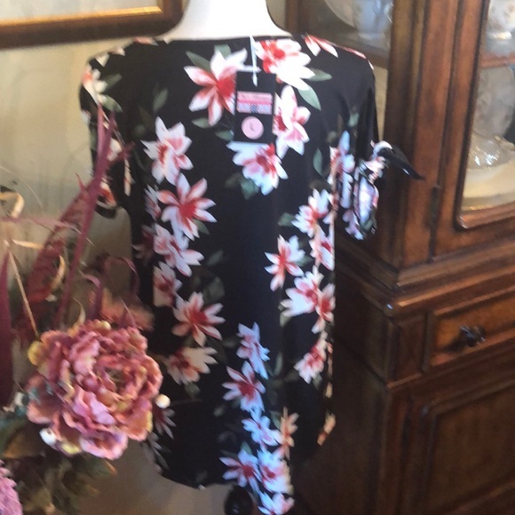 Soft Floral Cut-Out Tie Sleeve Top - Picture 6 of 6
